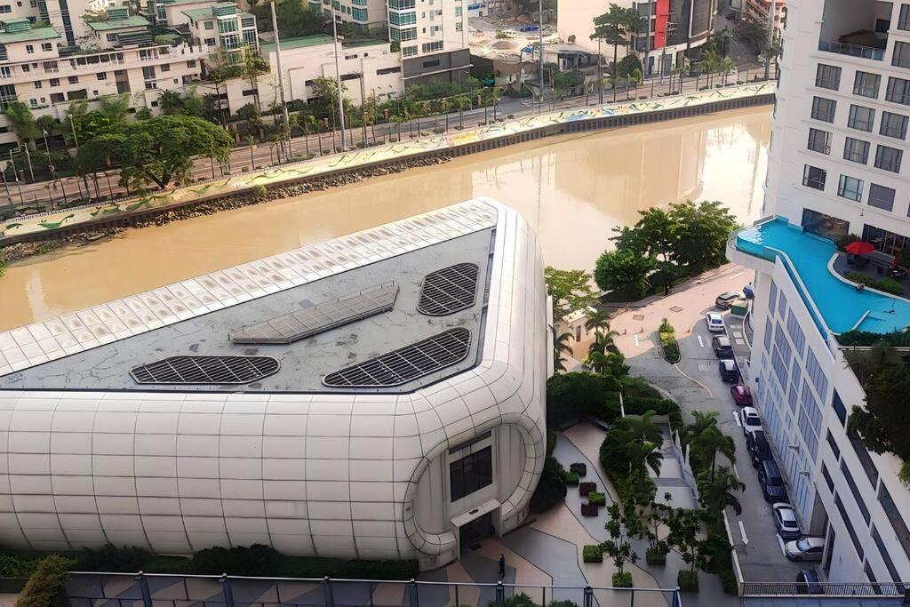 Aveline Suites Elite Rockwell View Acqua Private Residences Near Rockwell Makati Manila Exterior photo