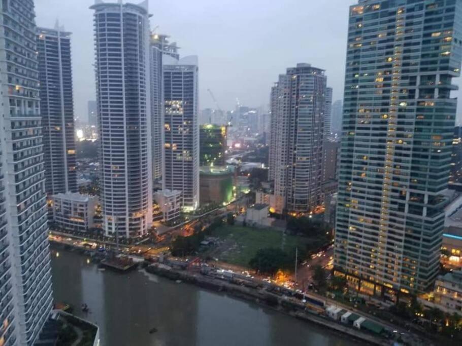 Aveline Suites Elite Rockwell View Acqua Private Residences Near Rockwell Makati Manila Exterior photo